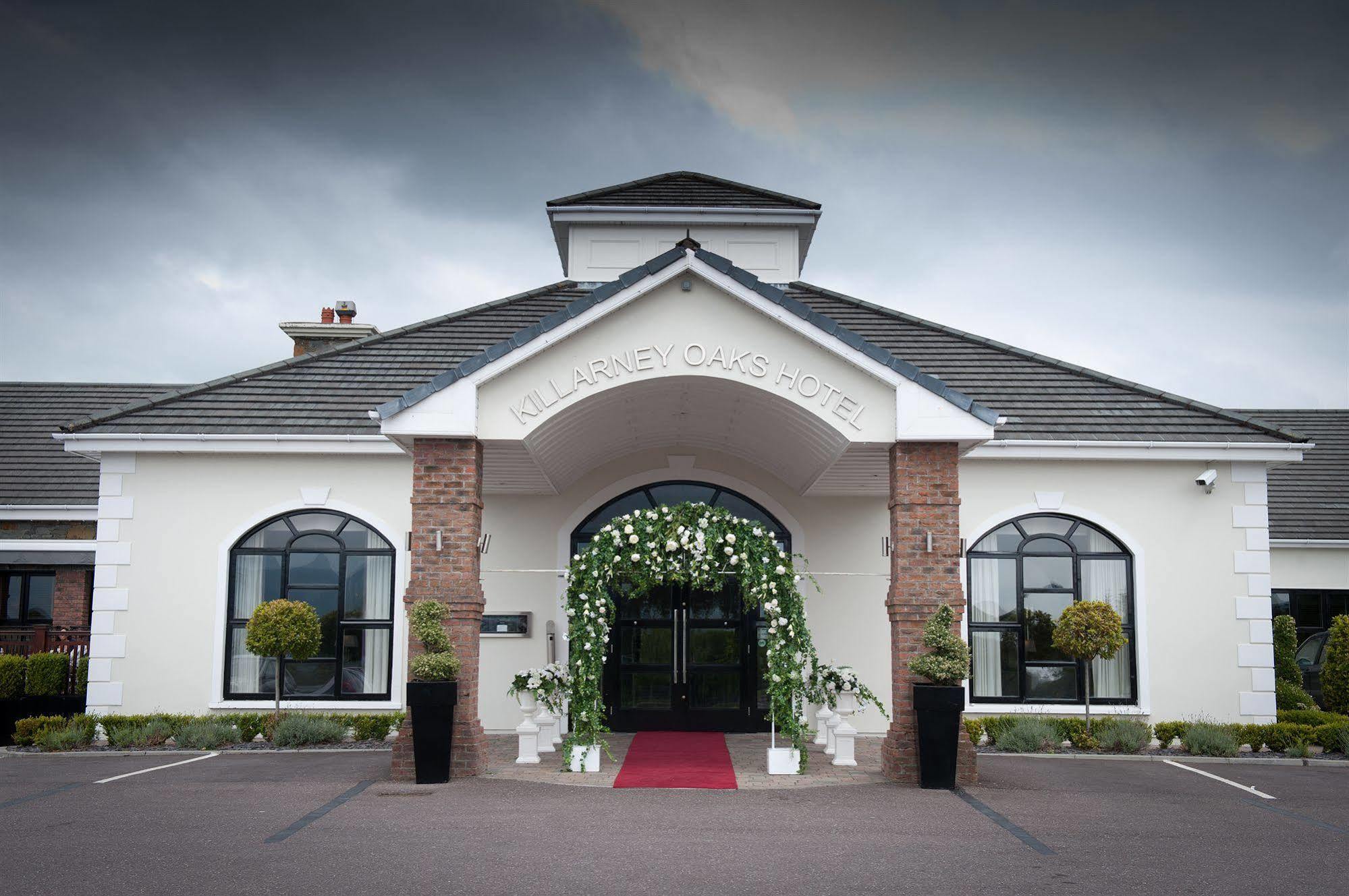 Killarney Oaks Hotel Exteriör bild